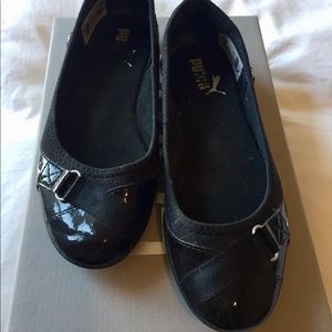 PUMA Zandy black ballet flats